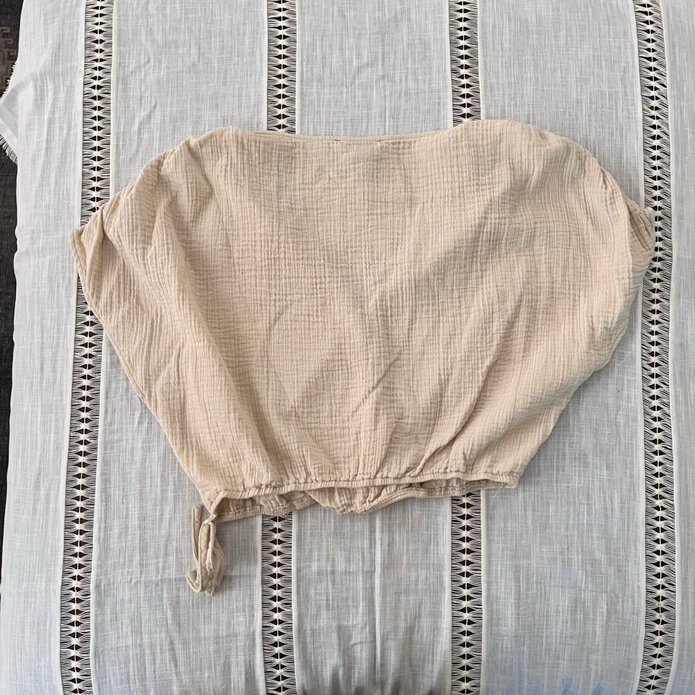 Textured wrap crop top - Picture 2 of 3